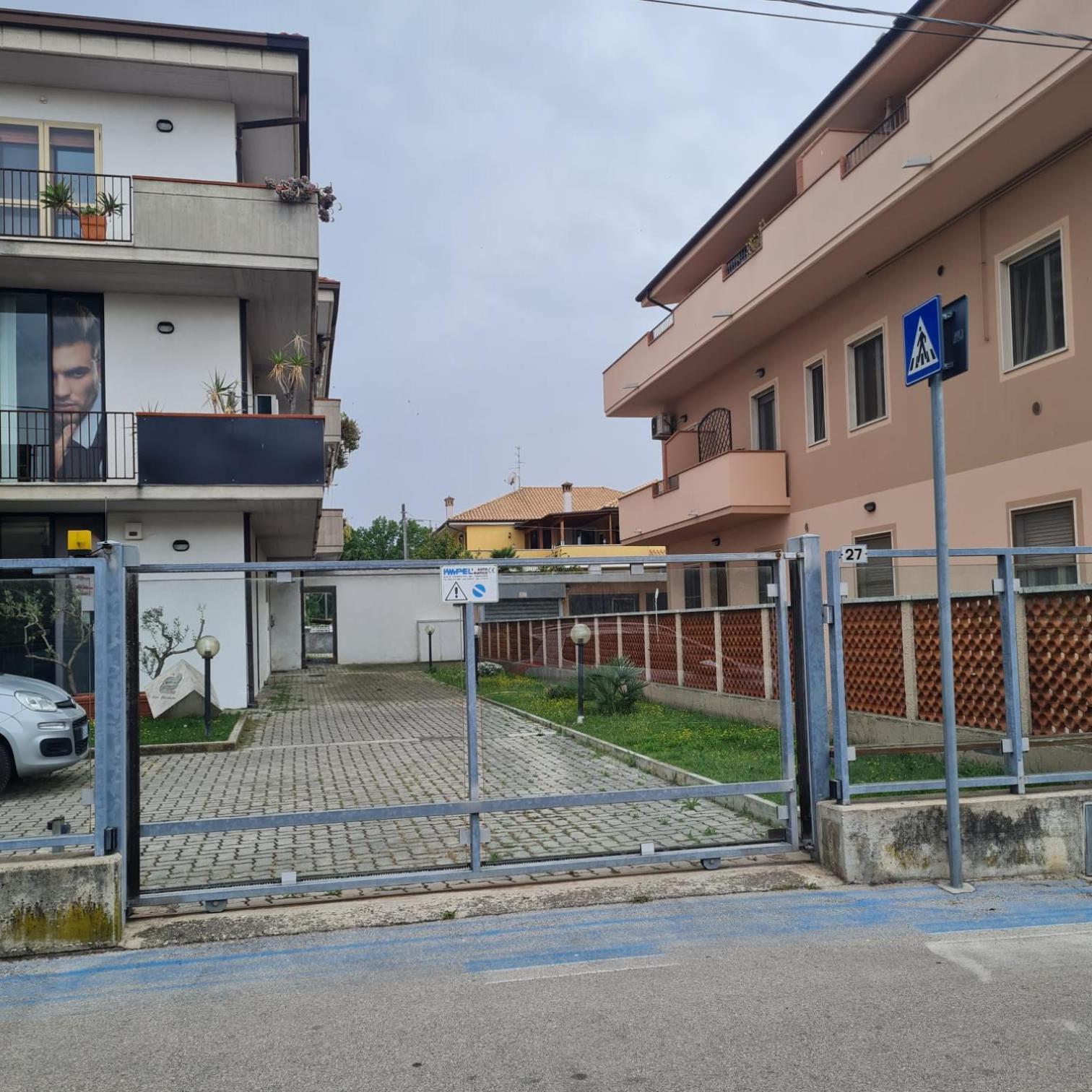 Gate 25 Apartment San Giovanni Teatino Luaran gambar